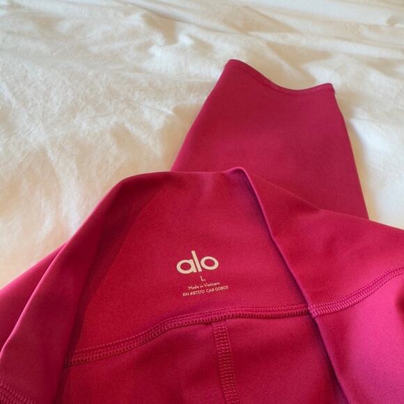 Alo Yoga High-Waist Airlift Legging in Magenta Crush Size L - Picture 3 of 6